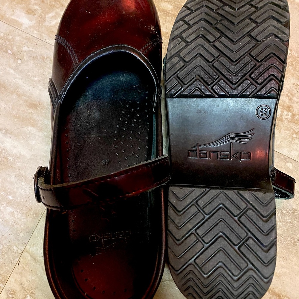 Burgundy, patent leather dansko clogs.